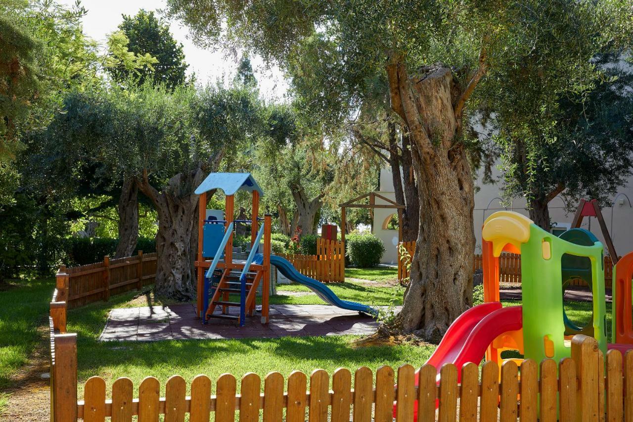 Ξενοδοχείο δελφίνια 4*