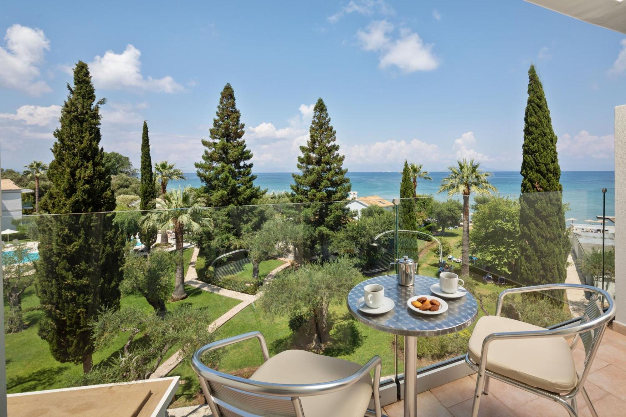 Delfinia Отель 4*